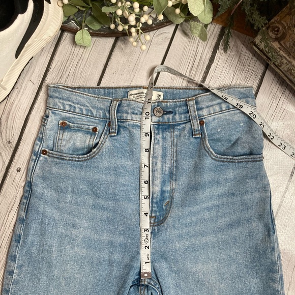 Abercrombie & Fitch 90’s Slim Straight Ultra High Rise Jeans - Picture 6 of 10